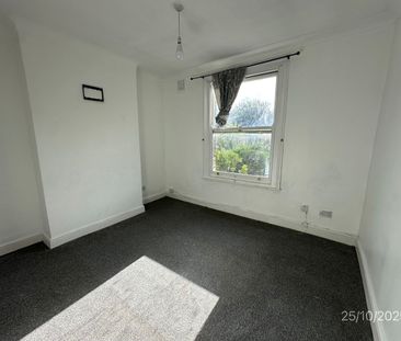 2 Bed Flat, Osborne Road, E7 - Photo 3