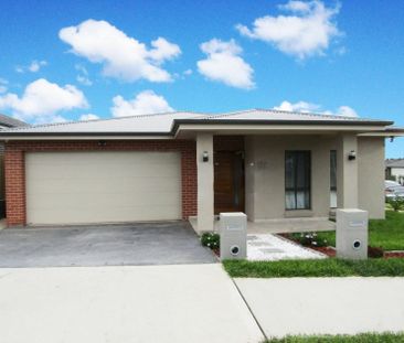 Stunning 5-Bedroom Family Home!! - Photo 6