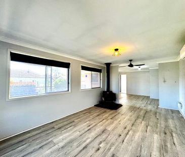 Charming 3-Bedroom Home - Photo 2