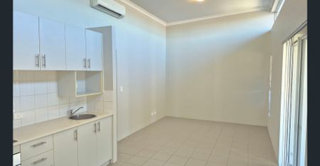 Excellent 2 Bedroom, 1 Bathroom Unit - Photo 4