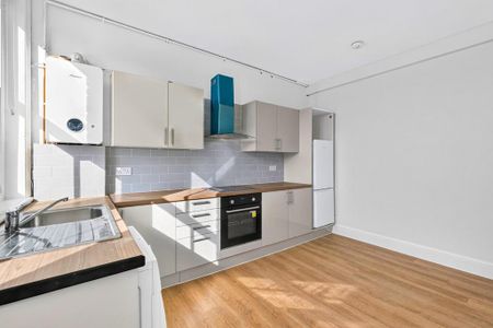 3 bedroom flat to rent - Photo 5