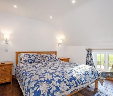 4 bedroom semi-detached house to rent - Photo 3