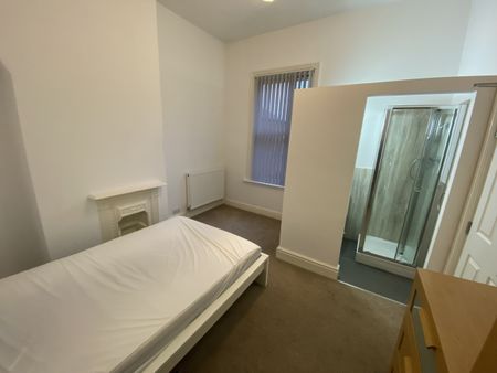 Room 5, 39, Broadgate, Preston - Photo 2