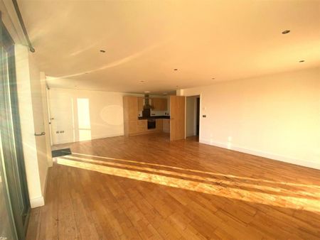 STONEHOUSE - Photo 2