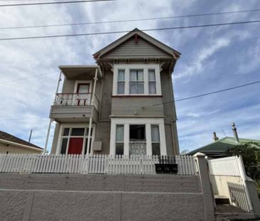 Bright Room in Central Shared Home - Photo 4
