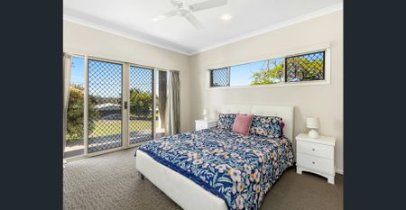 Luxury Fully Furnished Retreat with Pool & Panoramic Views | Mid March–End November 2026 - Photo 5