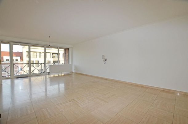 Ruim twee-slaapkamerappartement aan de Kleine Ring van Hasselt - Foto 1
