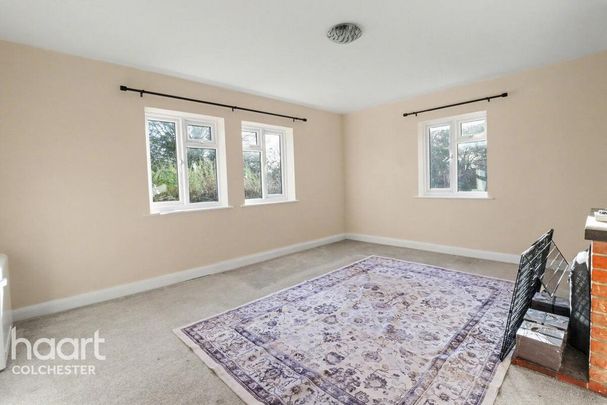 4 bedroom farm house to rent - Photo 1