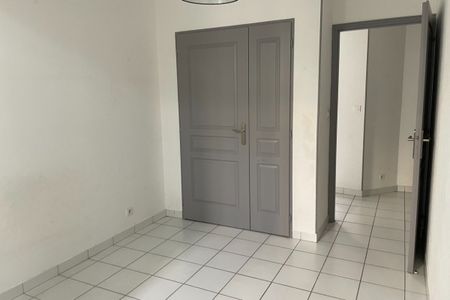 Appartement F3 au rez de chaussée à louer à SAINT VALLIER - Photo 2