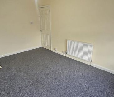 3 bedroom end of terrace house to rent - Photo 6