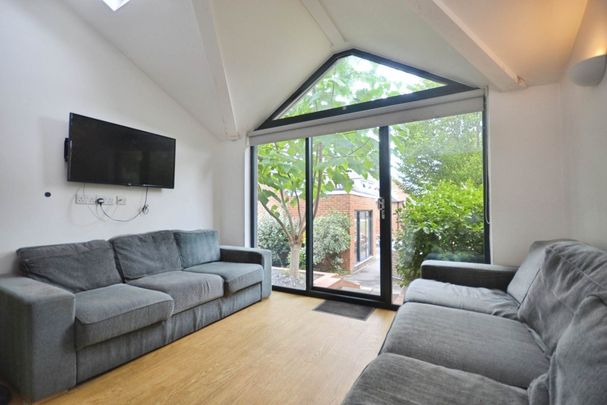 Price £500 pcm - Available Now - Furnished - Photo 1