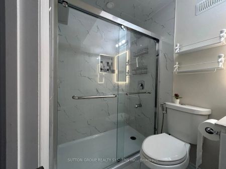 Detached Home For Lease | W9229201 - Photo 5