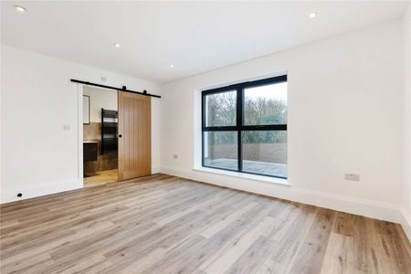 Beautifully presented four double bedroom, single storey home located on the outskirts of Staplehurst - Photo 4