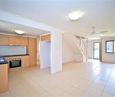 3 Bed Townhouse Great Location - Photo 1