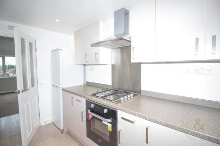 2 Bedroom Flat - Photo 2