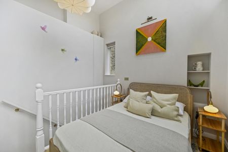 2 bedroom flat in South Kensington - Photo 3