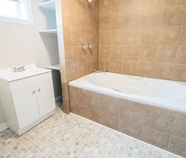 ** SPACIOUS ** 1 BEDROOM LOWER UNIT IN ST CATHARINES!! - Photo 6