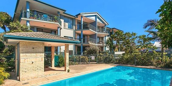 COASTAL LIVING AT ITS FINEST - MODERN 2 BEDROOM UNIT DIRECTLY OPPOSITE THE BEACH - Photo 3
