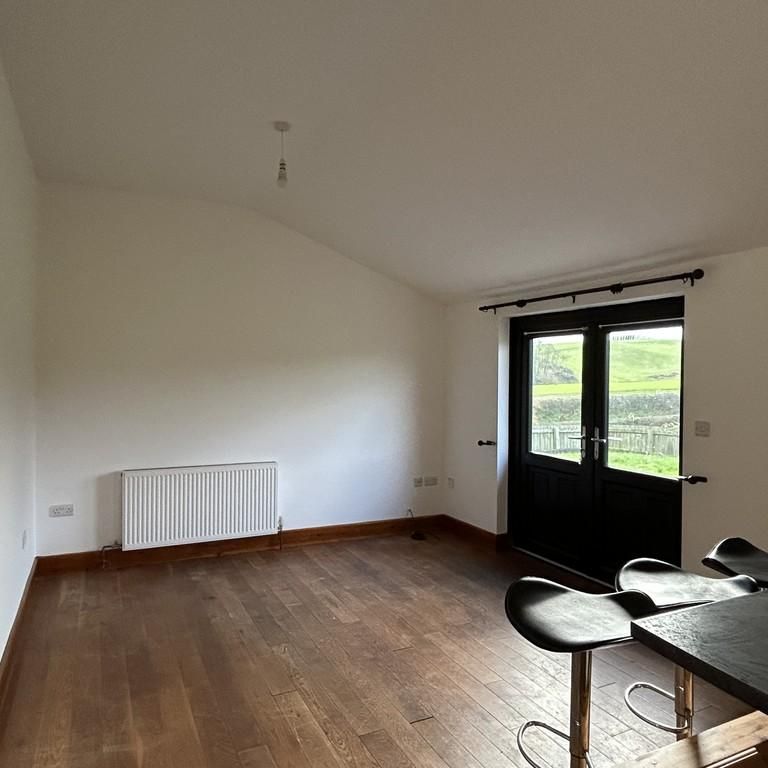 2 bedroom barn conversion to rent - Photo 1