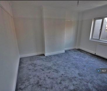 4 bedroom flat to rent - Photo 3