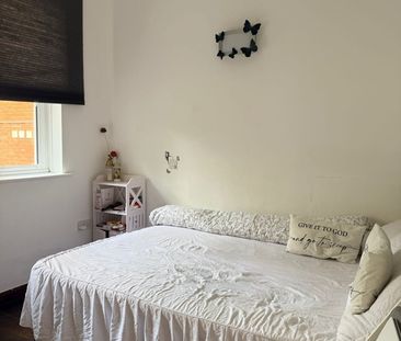 Bedsit, Mapesbury Road, NW2 - Photo 1