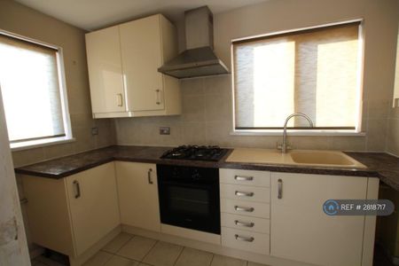 2 bedroom semi-detached house to rent - Photo 2