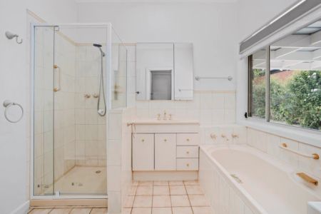 4 Bed, 2 Bath - Photo 5