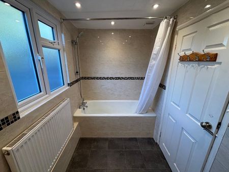 3 bedroom terraced house to rent - Photo 5