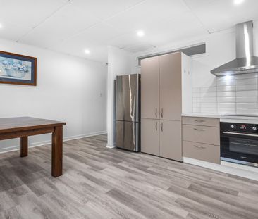 Large 4 Bedroom Apartment – Close to Ara and Central City with Off-... - Photo 6