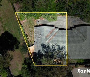 Private & Convenient Residence - Photo 3