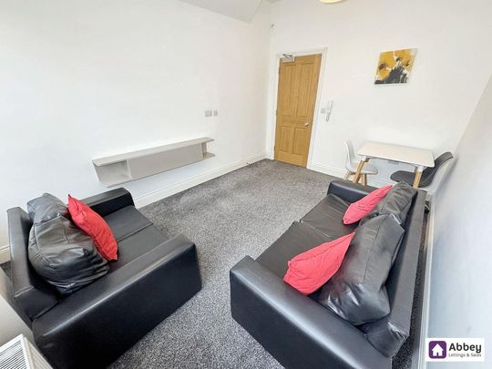 1 bedroom in a house share to rent - Photo 1