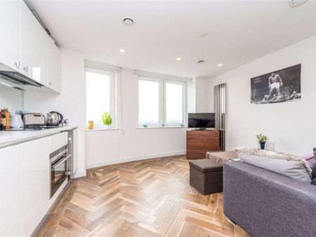 20th floor studio apartment finished to an exceptional standard in the Eagle Point development. - Photo 3