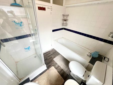 1 bedroom in a house share to rent - Photo 5