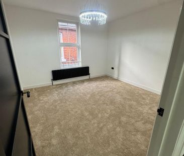 4 bedroom semi-detached house to rent - Photo 5