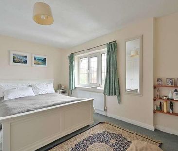 Orchard Gardens, Leatherhead, Effingham, KT24 - Photo 2