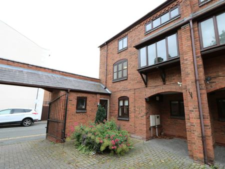 Flat to rent on - Photo 2