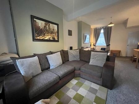 3 bedroom terraced house to rent - Photo 2