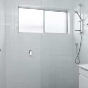 Bright two-bedroom apartment - Photo 3