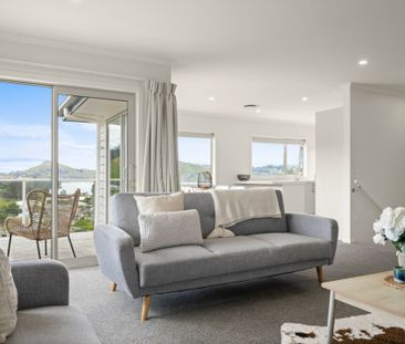 A modern home with a harbour view! - Photo 4