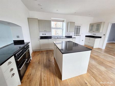 4 bedroom detached house to rent - Photo 5