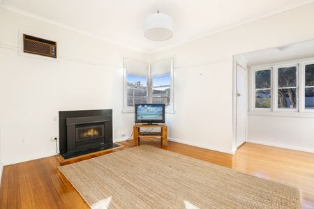 31 Curtin Avenue, Brunswick West VIC 3055 - Photo 3