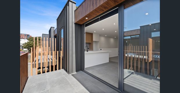 Executive inner city living - Photo 1