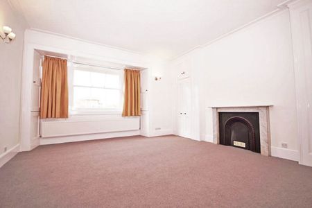 A 2 Bedroom Flat in Lansdown Terrace GL50 2JT - Photo 4