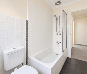 Private Standalone Villa in a Convenient Balwyn Location - Photo 6