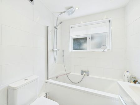 Terraced House to rent on - Photo 5