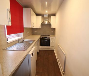 2 bedroom terraced house to rent - Photo 2