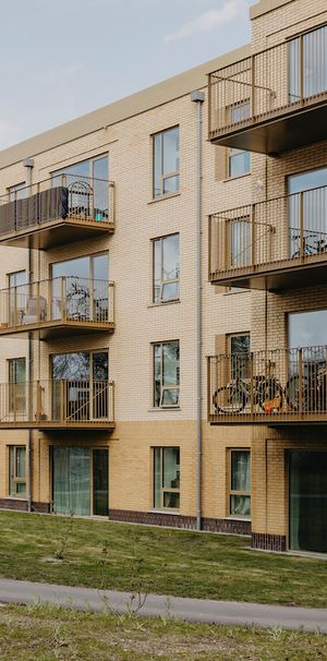 Nybygget lys lejlighed i populært område - Photo 2