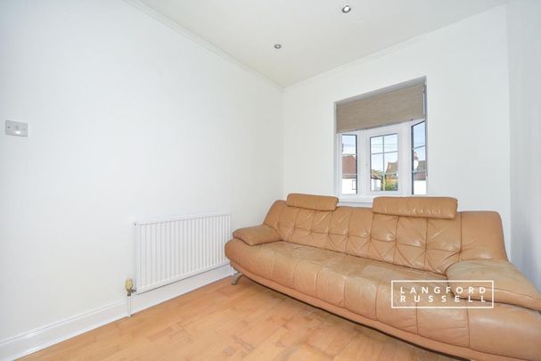 4 bedroom flat to rent - Photo 1