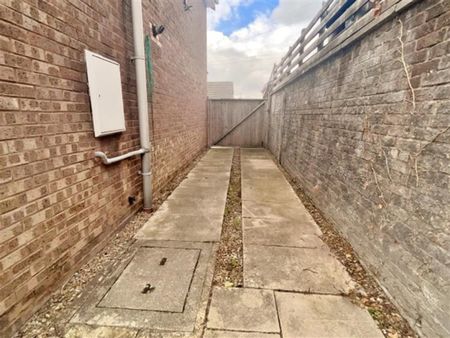 3 bedroom House To Let - Photo 3