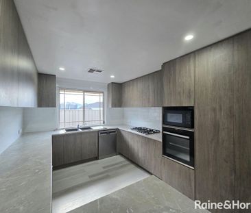 Comfortable, family-friendly home in a Worrigee - Photo 2